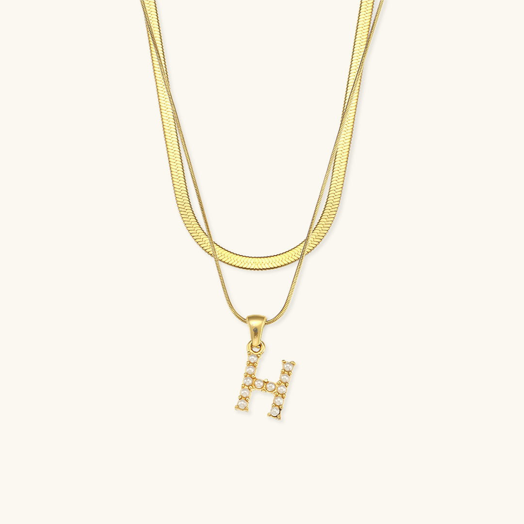 Fiona Lagd Gull Initialhalskjede" could be rewritten as "Fiona Gold Initial Necklace.