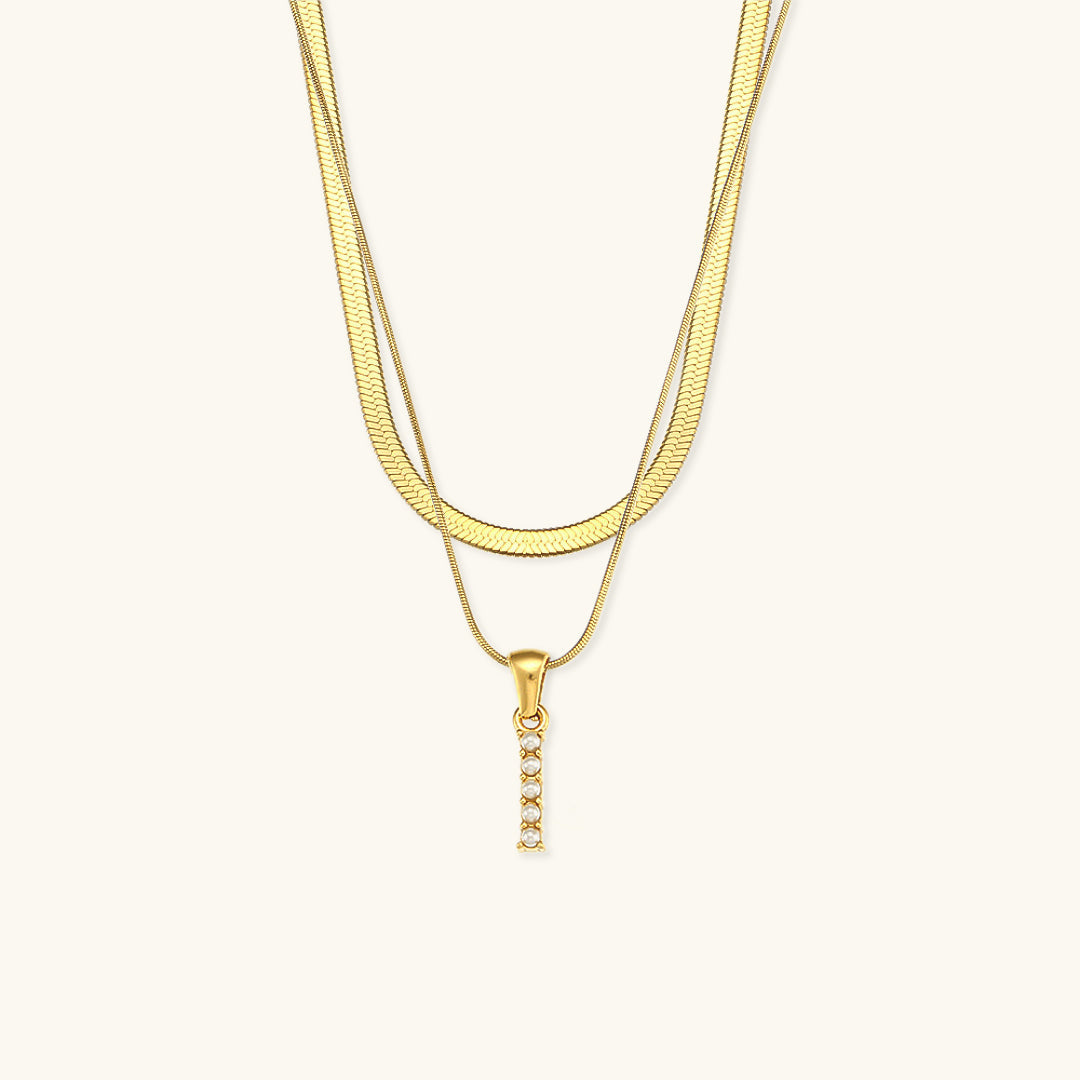 Fiona Lagd Gull Initialhalskjede" could be rewritten as "Fiona Gold Initial Necklace.