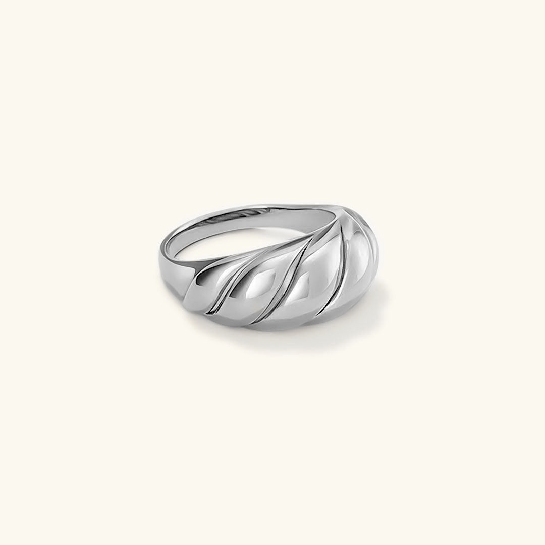 Lorelei Gull Croissant-Style Ring