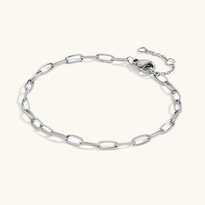 Maybelle Gull Papirklips Armbånd med Kjede" could be rewritten as "Maybelle Gold Paperclip Bracelet with Chain.