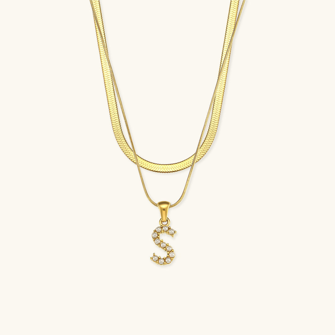 Fiona Lagd Gull Initialhalskjede" could be rewritten as "Fiona Gold Initial Necklace.