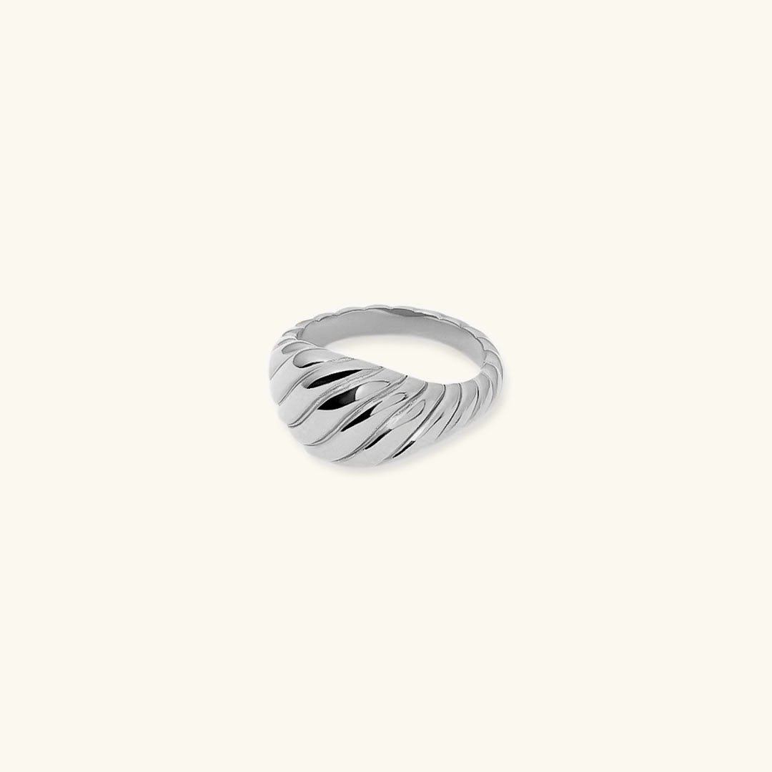 Ylenna Gull Croissant-Style Ring